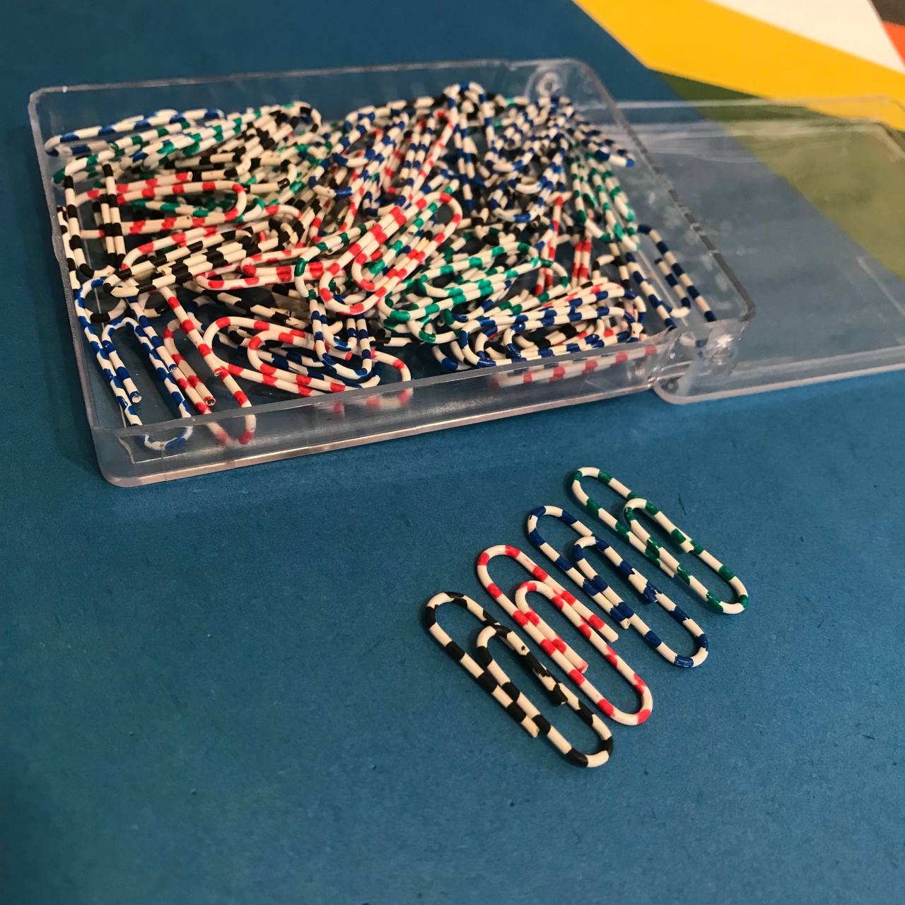 گیره کاغذ طرح چهار رنگ بسته 160 عددی