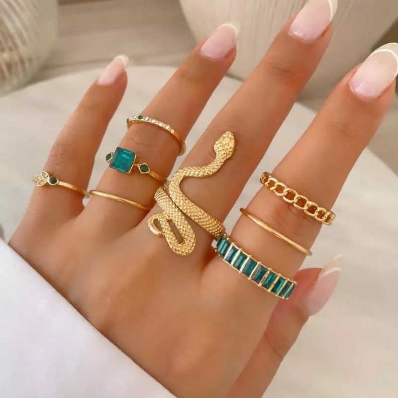 انگشتر زنانه مدل نگین باگتی مجموعه 8 عددی