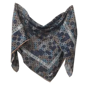 روسری زنانه سیمارو مدل نخی قواره بزرگ