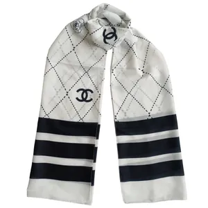 شال زنانه شانل مدل نخی حاشیه خط دار لوزی نقطه چینی