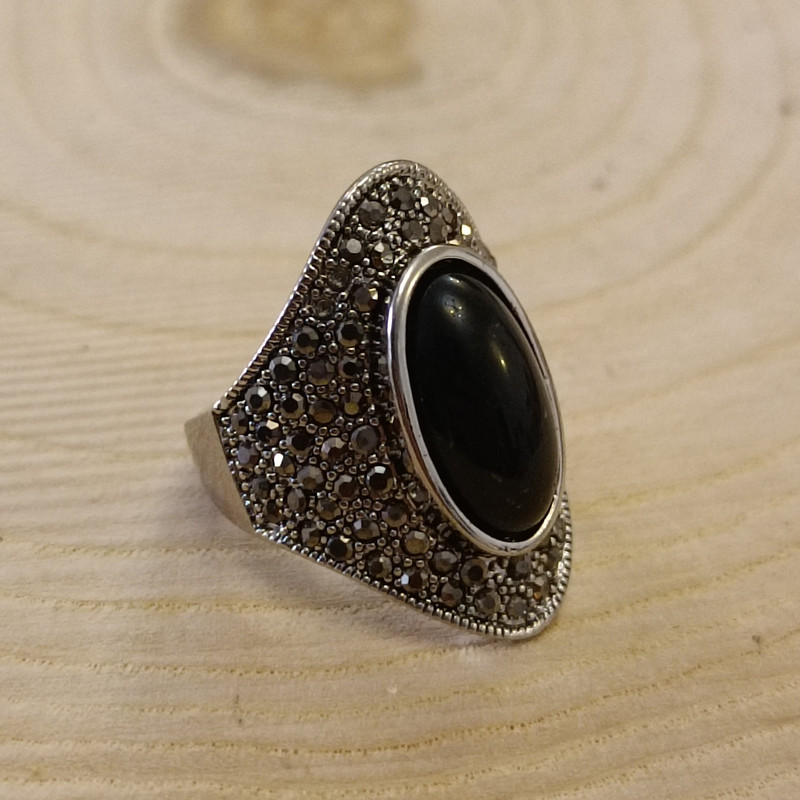 انگشتر زنانه مدل سلطنتی نگین دار