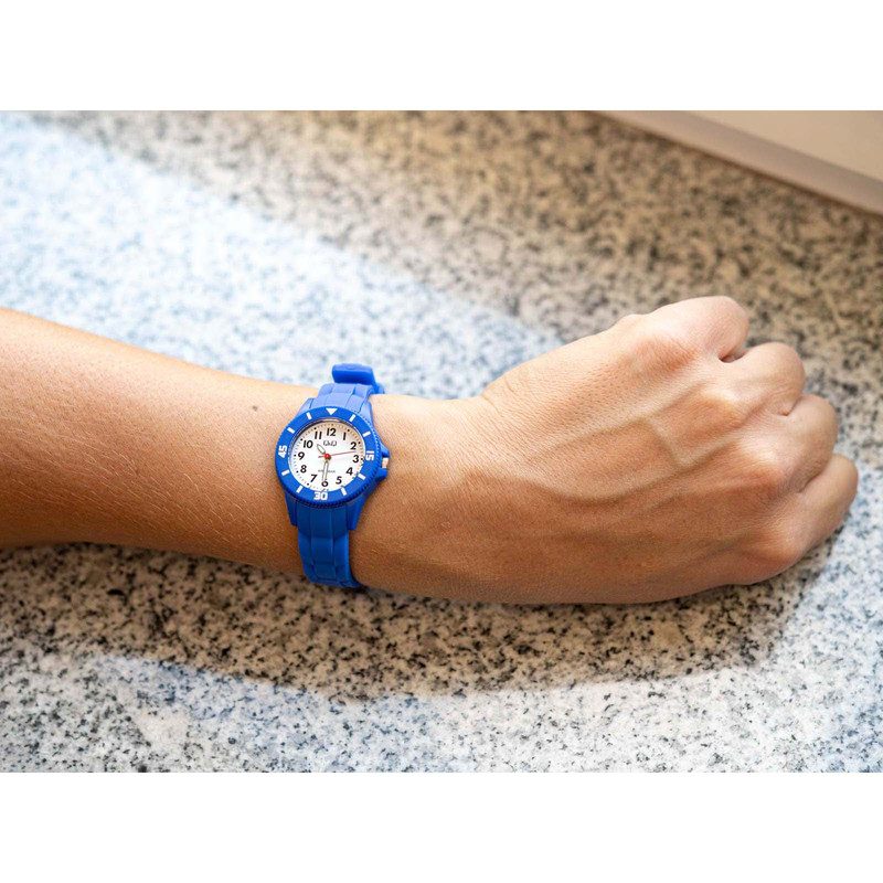 ساعت مچی عقربه ای بچگانه کیو اند کیو مدل V26A-008VY