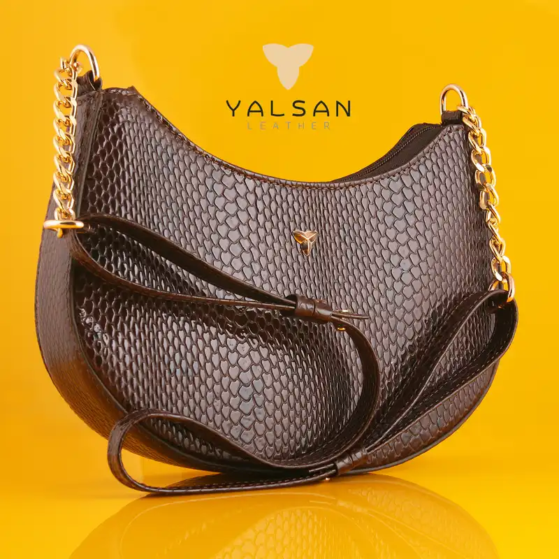 کیف دوشی زنانه چرم یلسان مدل دلسا کد DLSA-077-MRV