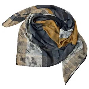 روسری زنانه مدل راه راه هندسی