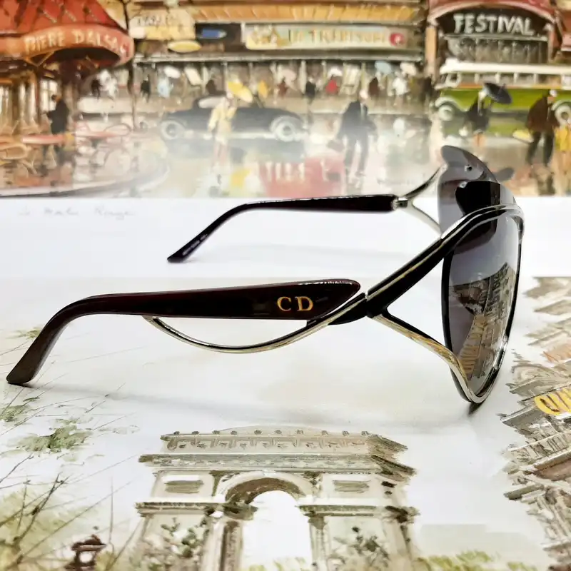 عینک آفتابی زنانه  مدل D4BTY1y23