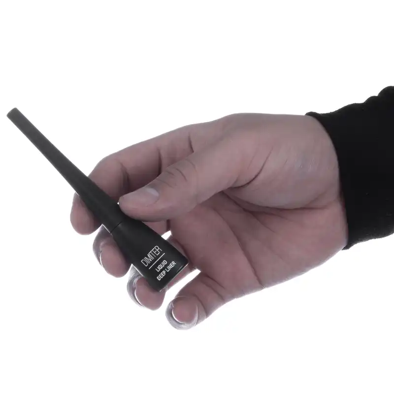 خط چشم دیمیتر مدل ذغال فعال