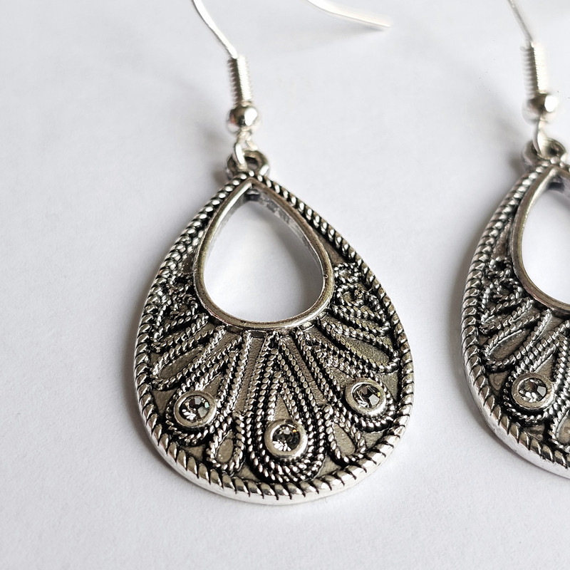 گوشواره زنانه اکسسورایز مدل سنتی نگین دار