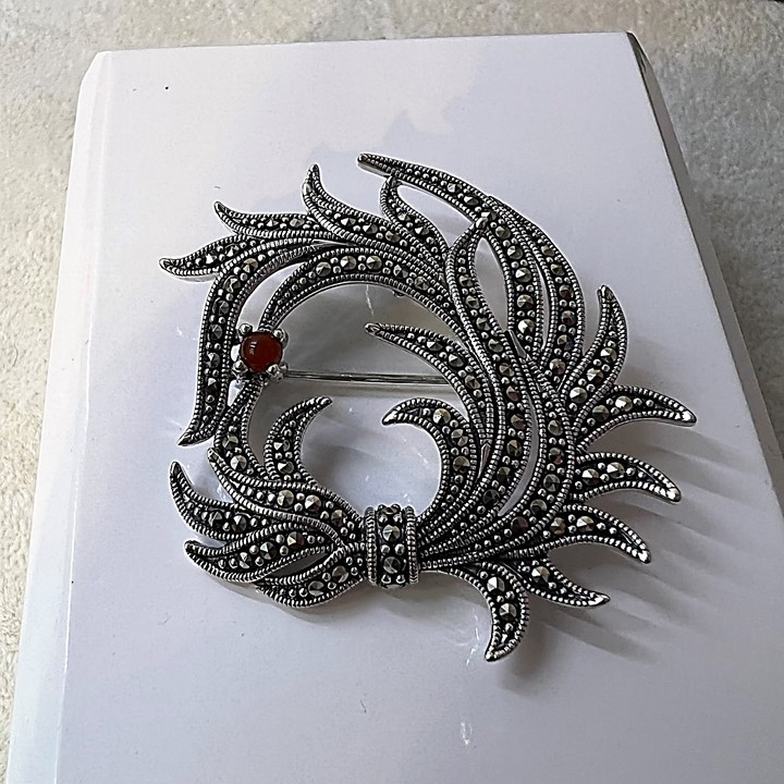 گل سینه نقره زنانه کد glsr-2445 گل سینه نقره زنانه کد glsr-2445