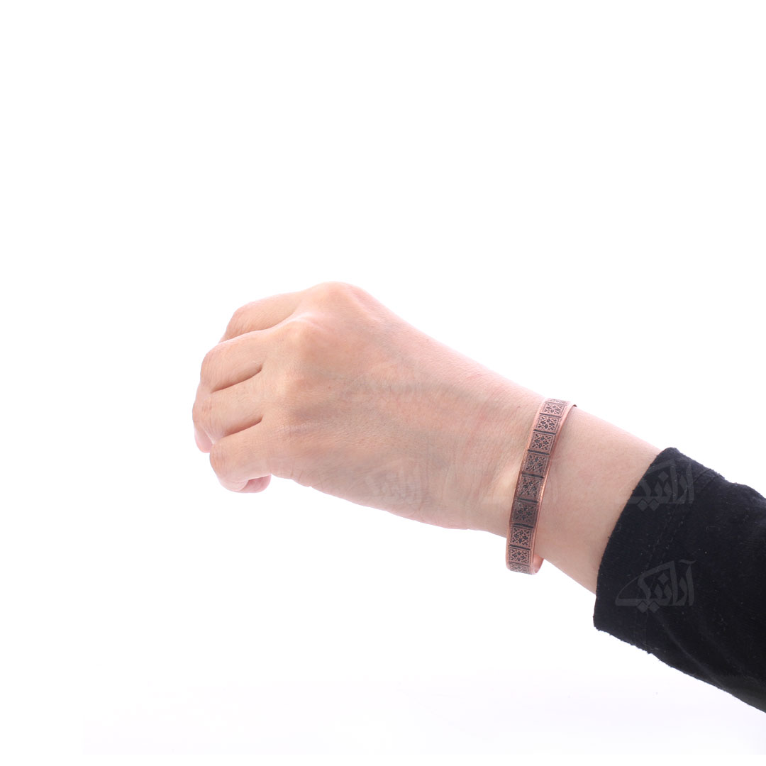 دستبند دست‌ساز زنانه آرانیک مدل مسی حکاکی شده کد 1525100004