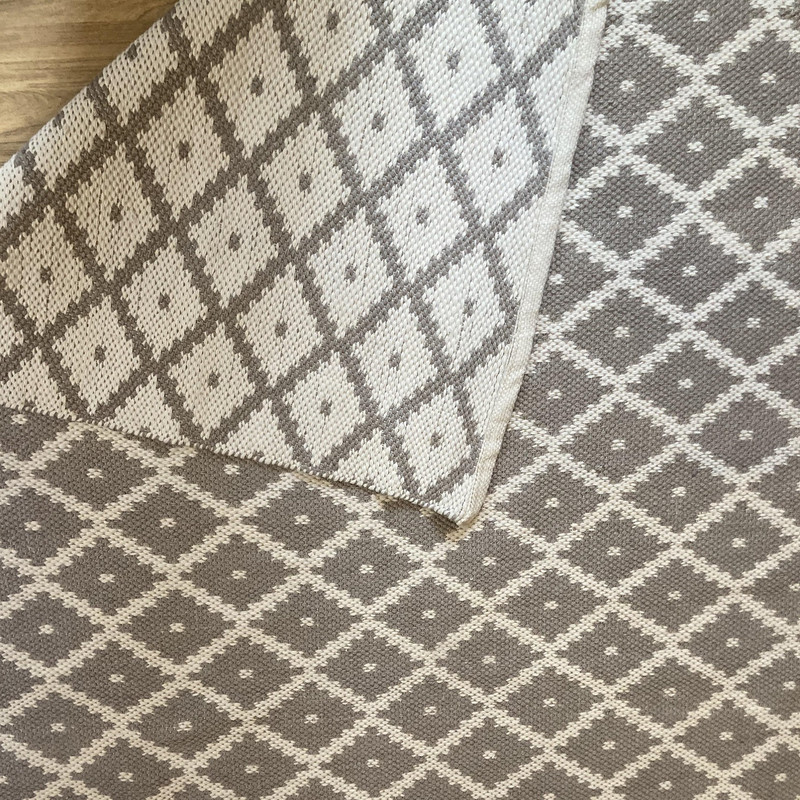 گلیم دستبافت سه و نیم متری مدل لارا کد 002