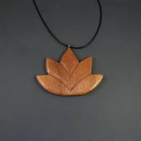 گردنبند مدل نیلوفر آبی