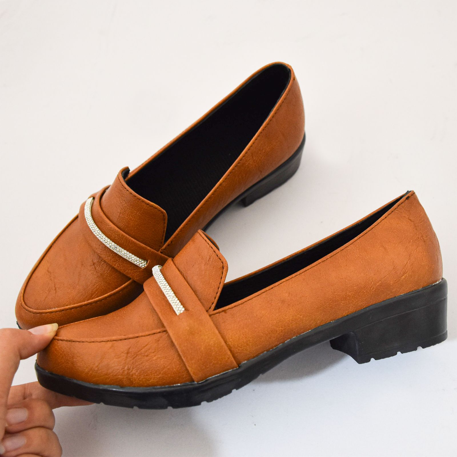 کفش زنانه مدل لیانا طرح زنجیری کد L.sh.z.a رنگ عسلی -  - 2