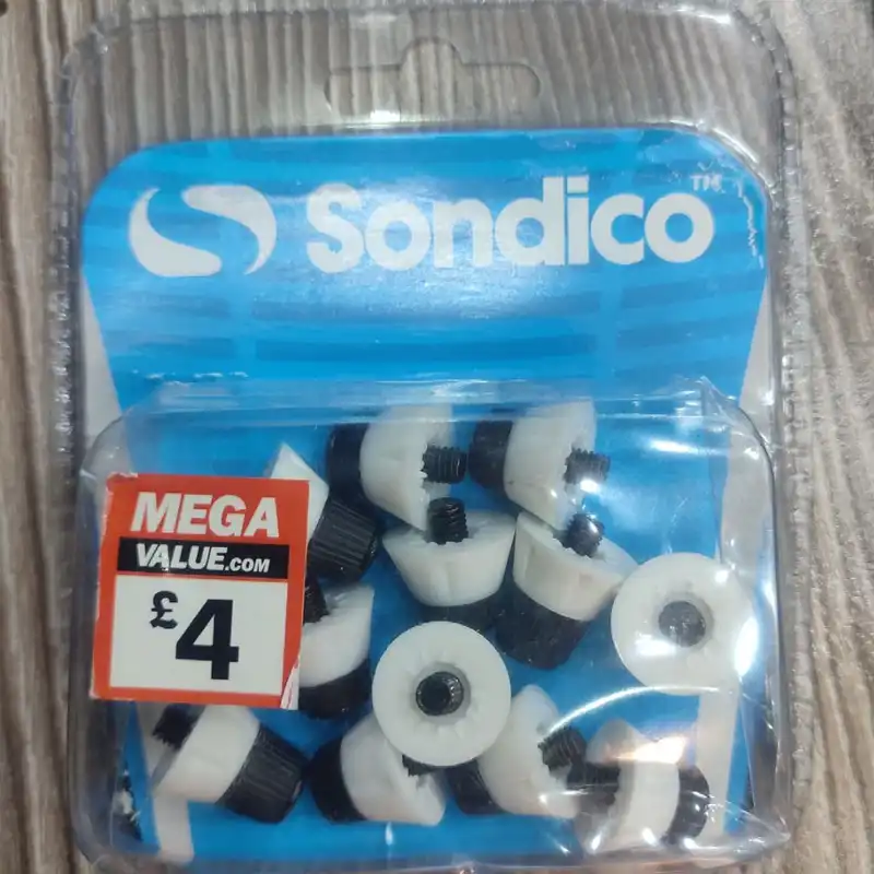 استوک یدک کفش فوتبال ساندیکو مدل  shw-reserve بسته 12 عددی