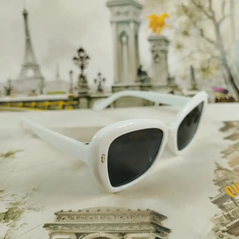 عینک آفتابی بچگانه مدل CH8 کد W