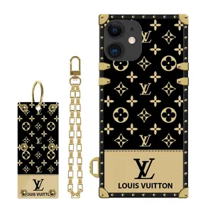 کاور مدل LV صندوقی مناسب برای گوشی موبایل اپل  iPhone 11   به همراه آویز