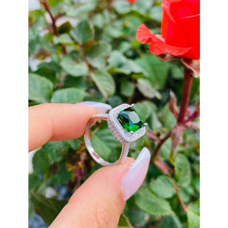 انگشتر نقره زنانه مدل زمرد arm4742