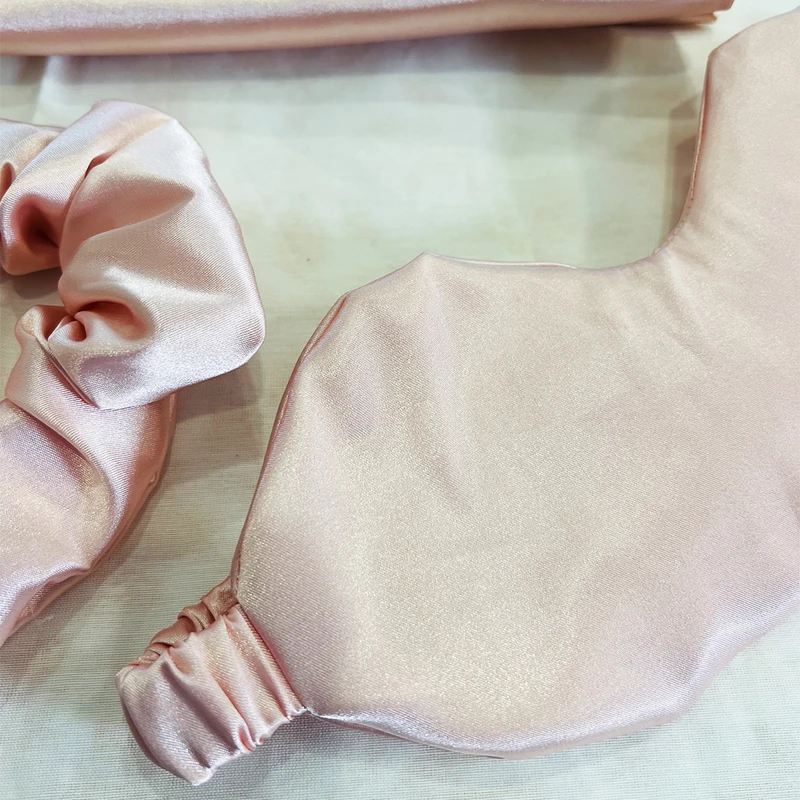 عکس شماره 6 : رو بالشی صفاهوم مدل ساتن به همراه کش مو و چشم بند