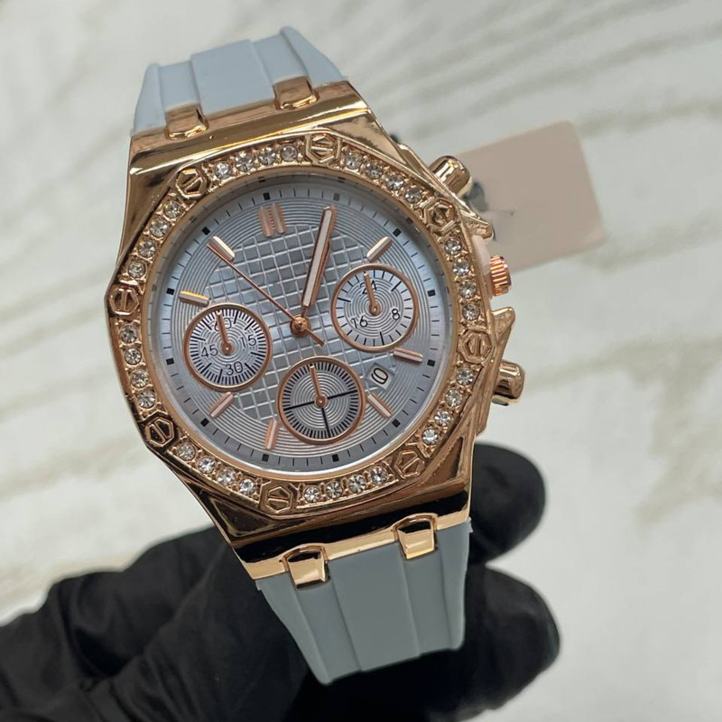 ساعت مچی عقربه ای زنانه مدل تک موتوره کلاسیک قاب دور نگین بند پیو آنتی آلرژی کد 5