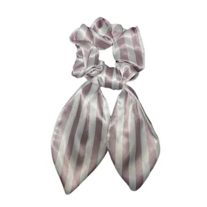 کش مو زنانه مدل اسکرانچی ساتن ابریشم دنباله دار طرح راه راه