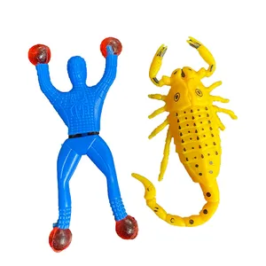 ابزار شوخی مدل مرد عنکبوتی ملق زن به همراه حشره  