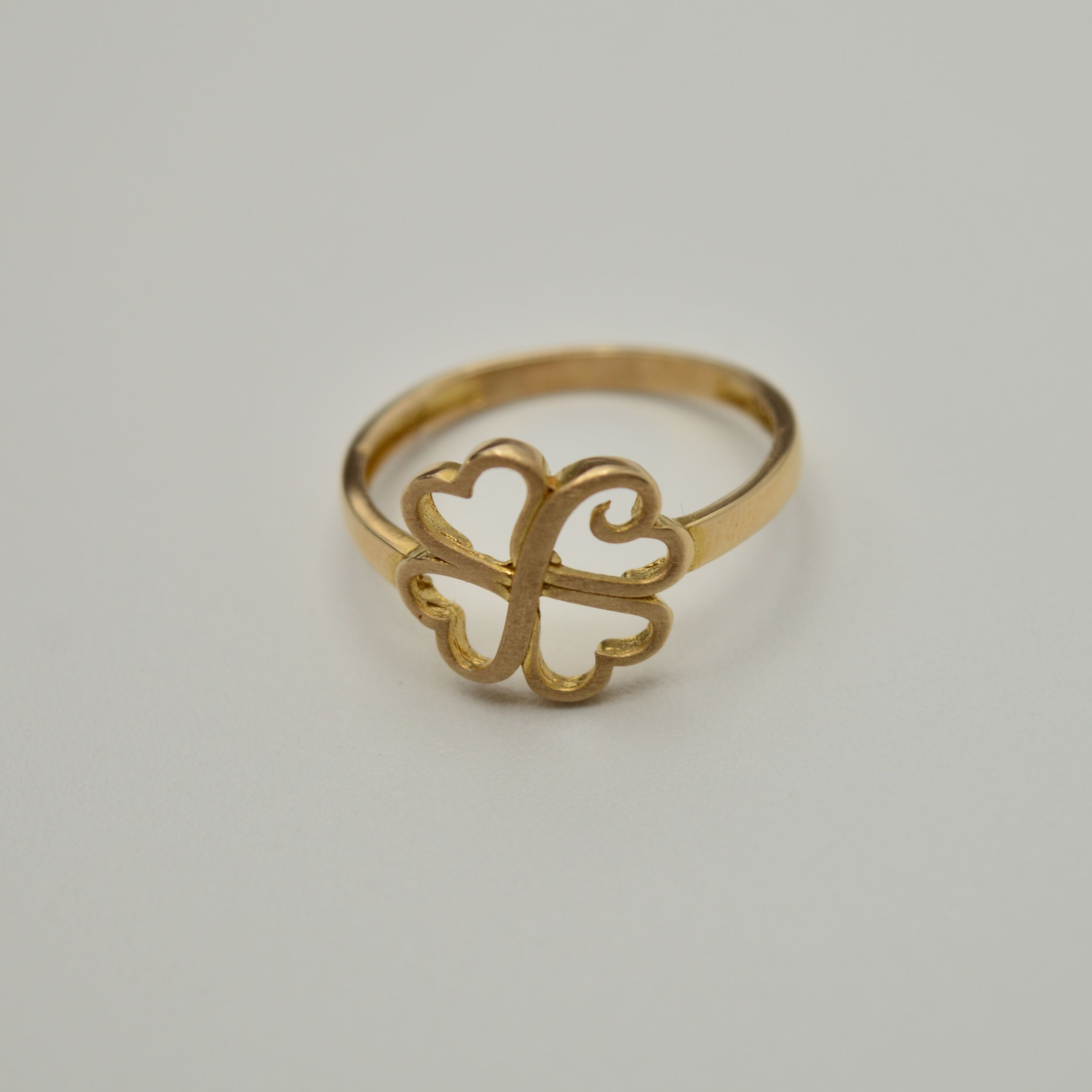 انگشتر طلا 18 عیار زنانه مدل گلابتون