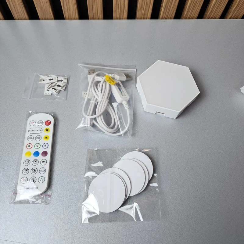 عکس شماره 8 : پنل-دیواری گیمینگ طرح شش ضلعی بسته 8 عددی