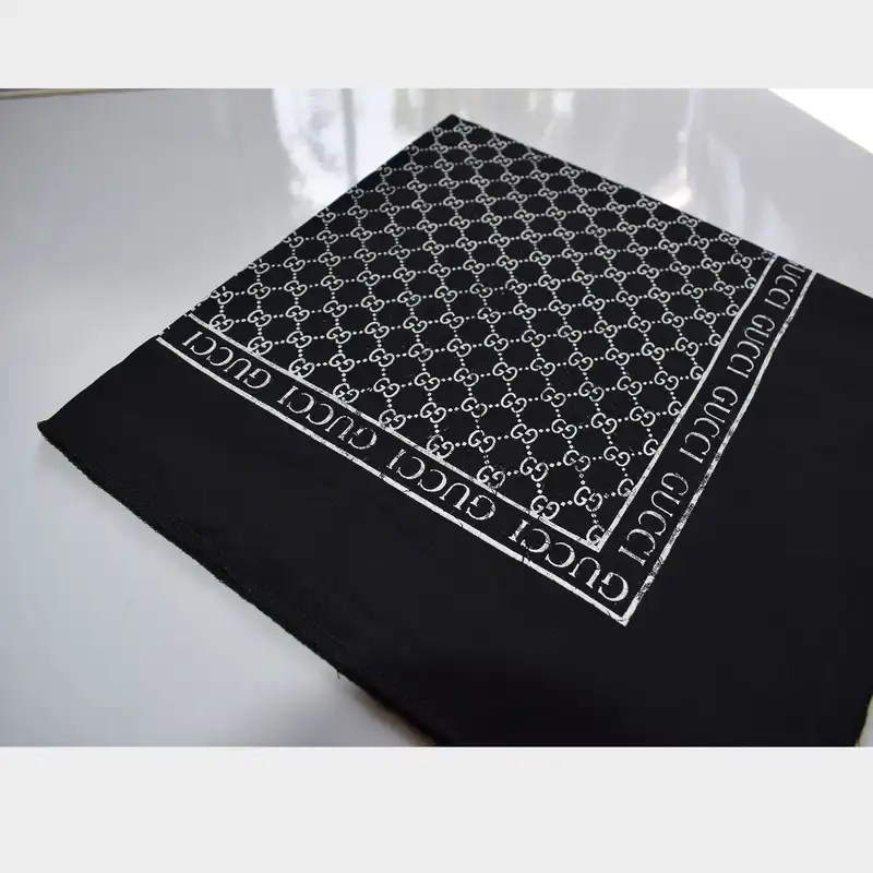 دستمال سر و گردن مدل باندانا