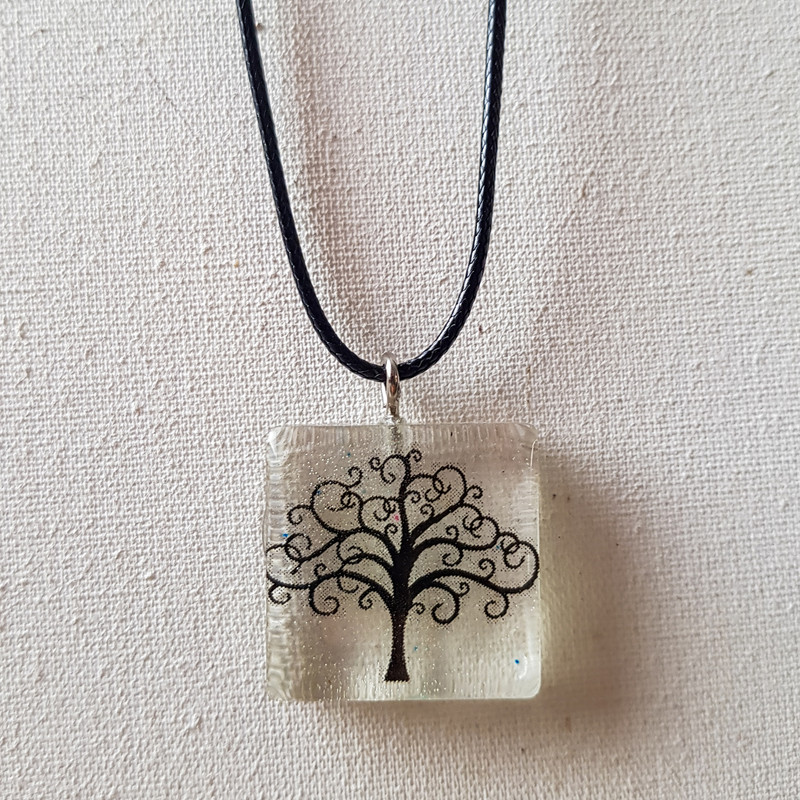 گردنبند دخترانه مدل رزینی طرح درخت