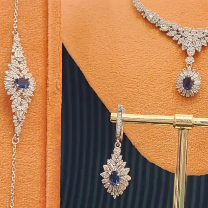 نیم ست نقره زنانه مدل یاقوت کبود الماسی