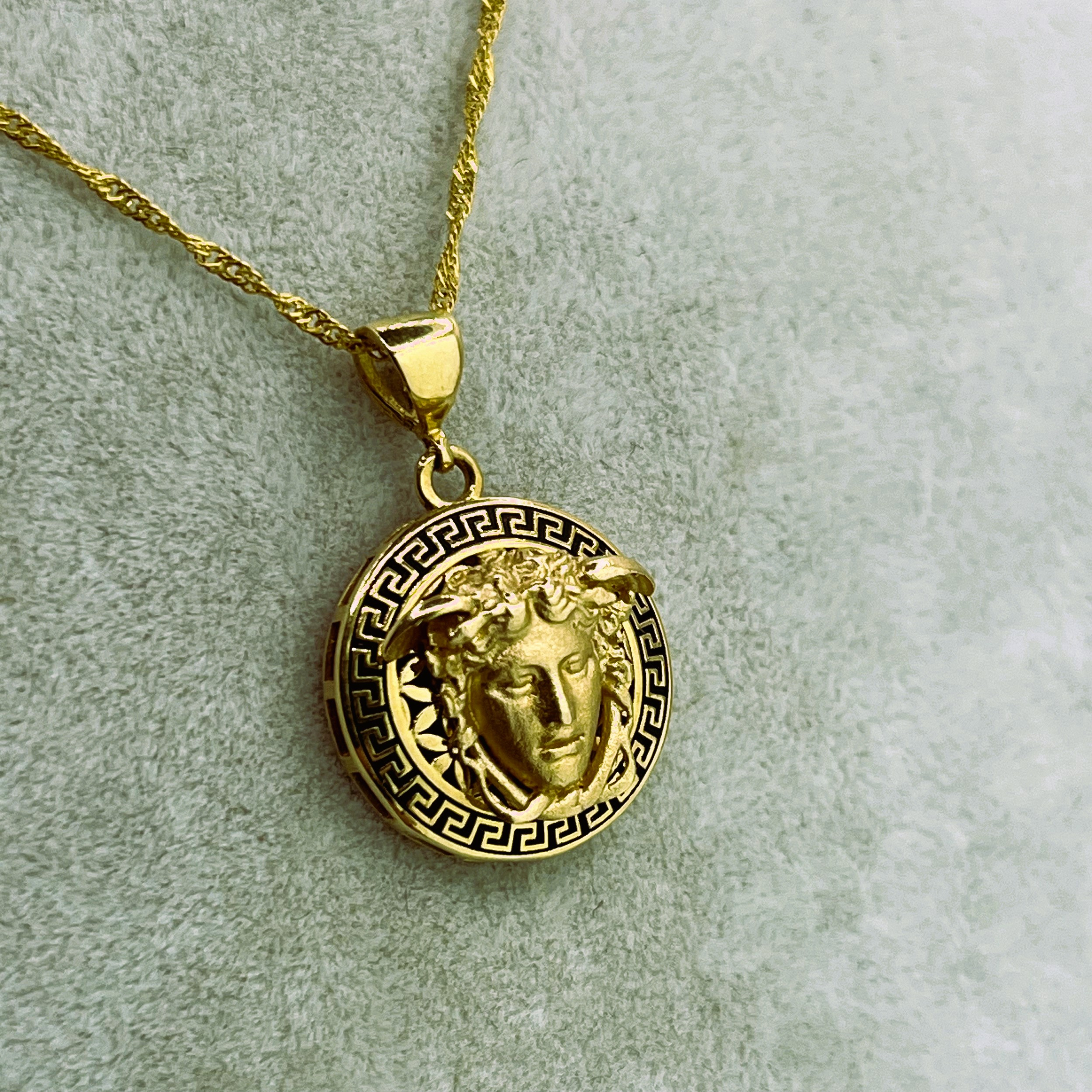 آویز گردنبند طلا 18 عیار زنانه مدل سه بعدی