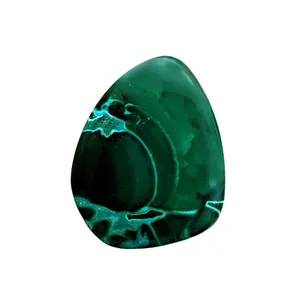 سنگ زینتی کریزومالاکیت مدل مثلث دوار کد RTX-KM07-W59