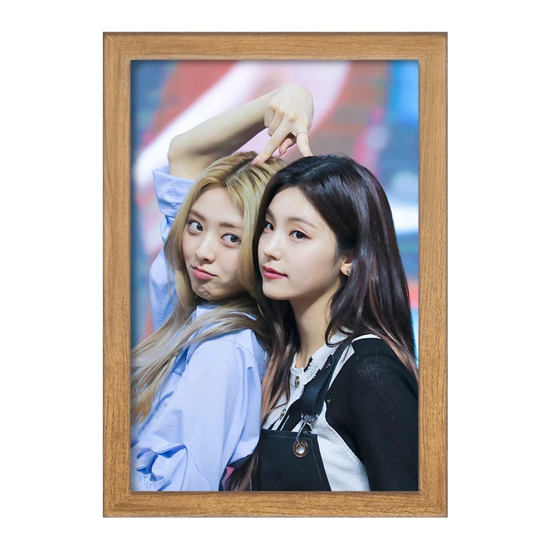 تابلو خندالو مدل گروه ایتزی ITZY  کد 20233