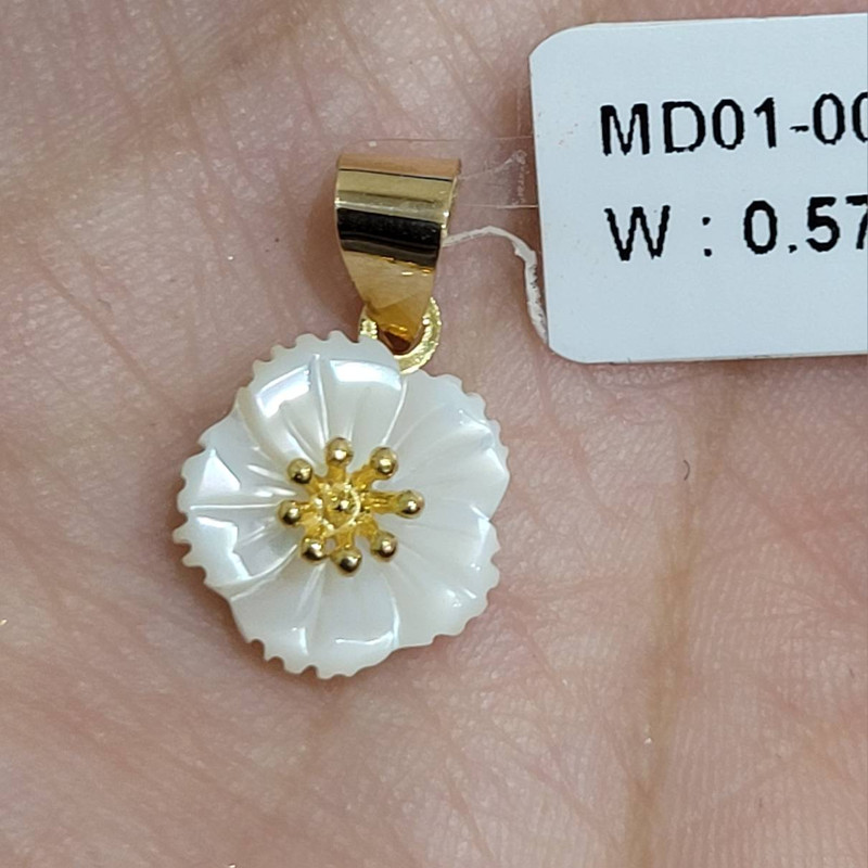 آویز گردنبند طلا 18 عیار زنانه مان گالری طرح گل صدفی کد MD01-0035400