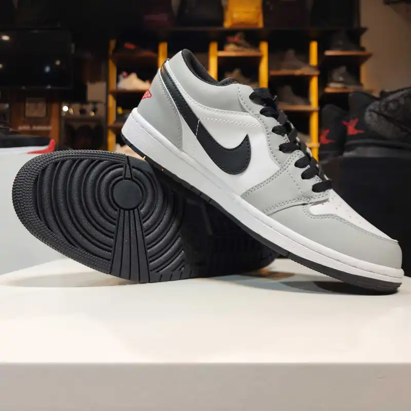 کفش پیاده روی مدل AIR JORDAN 1 LOW GRYWHBK-120003025