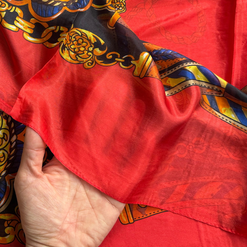 روسری زنانه مدل حریر ابرشیم زنجیره ای کد 4