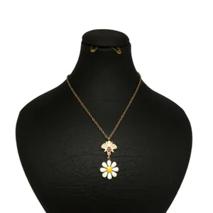 گردنبند زنانه مدل زنبور و گل بابونه