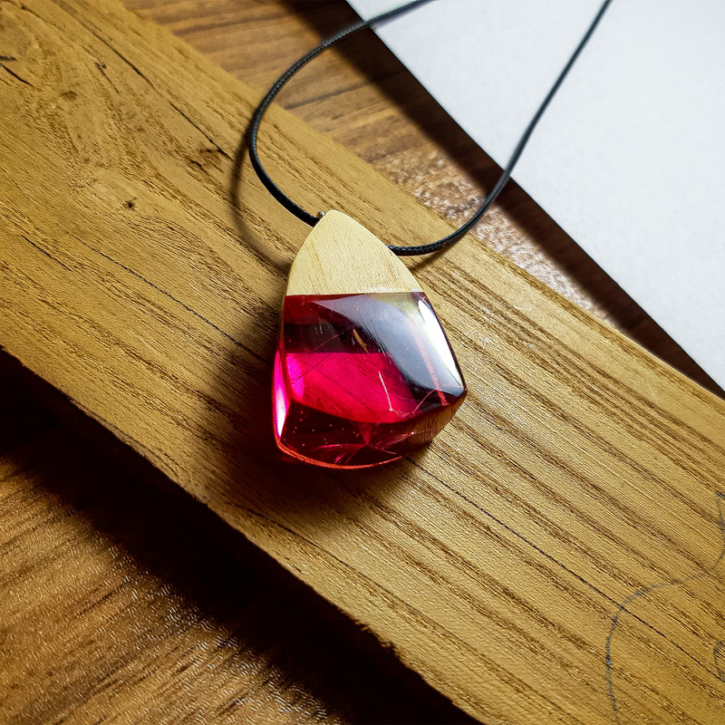 گردنبند دخترانه مدل چوب و رزین قاصدک