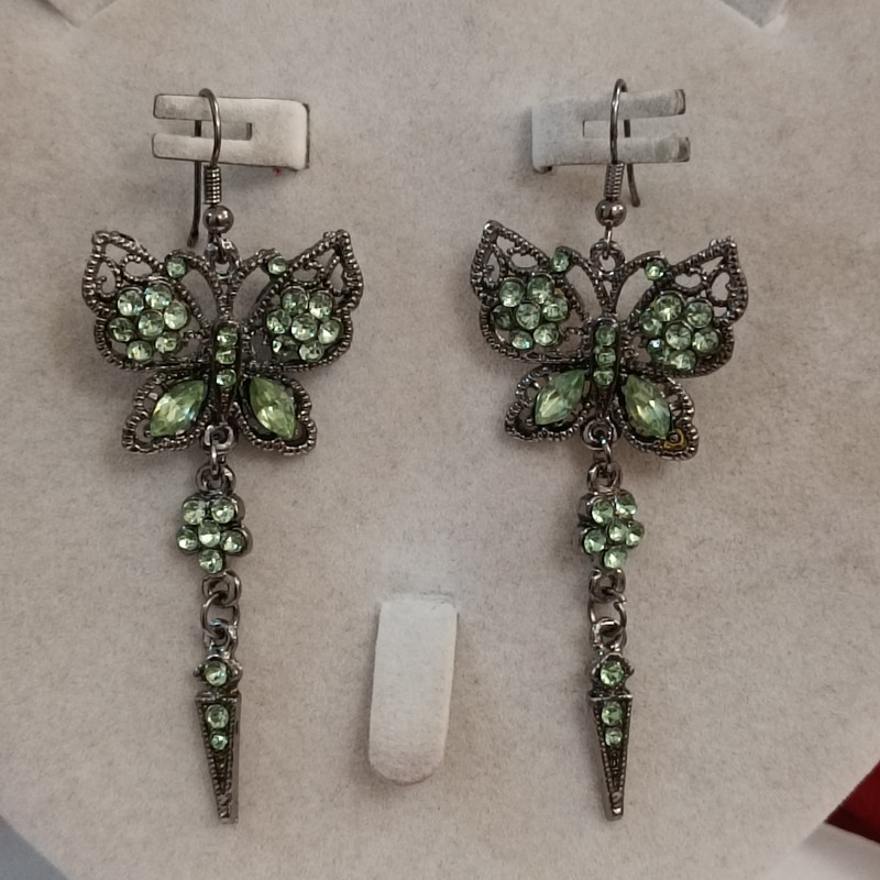 گوشواره زنانه مدل پروانه هندی نگین دار گوشواره زنانه مدل پروانه هندی نگین دار