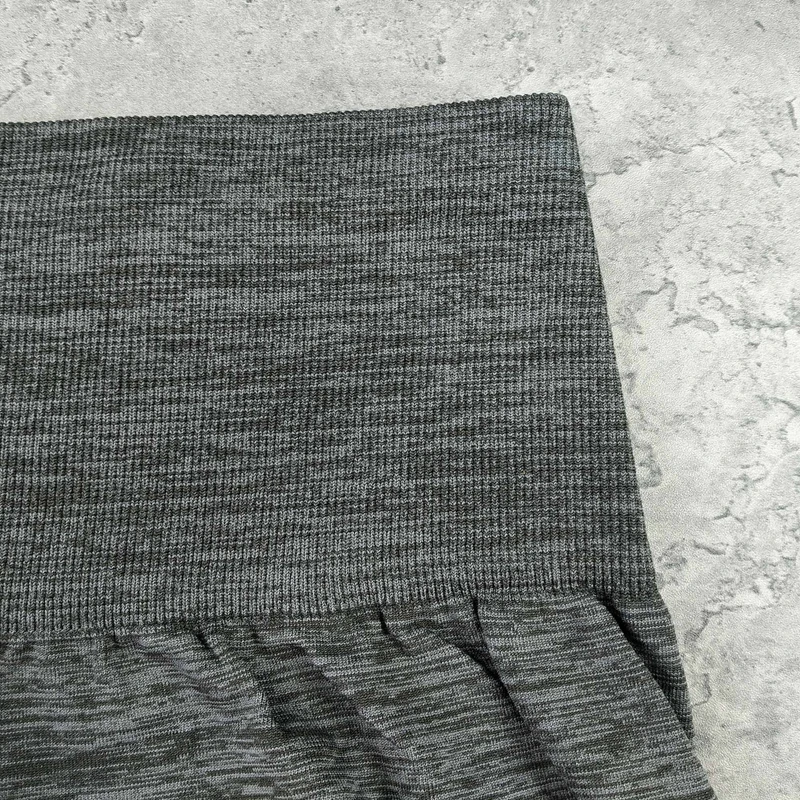 عکس شماره 24 : لگینگ ورزشی زنانه مدل سیملس پشت چین دار گنی کد t1