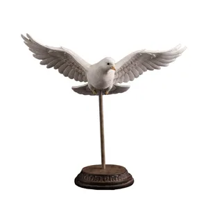 تندیس فردریک لورنز مدل پر پرواز