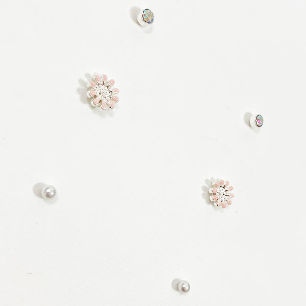 گوشواره دخترانه سیکس مدل گل و نگین مجموعه سه عددی گوشواره دخترانه سیکس مدل گل و نگین مجموعه سه عددی