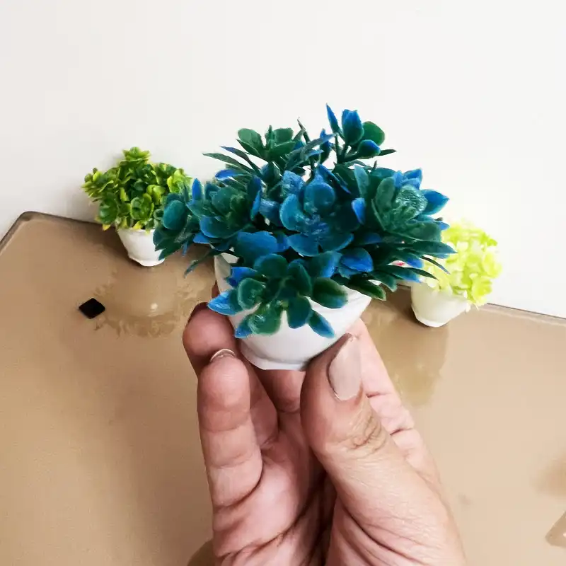 گلدان به همراه گل مصنوعی مدل مینیاتوری کد 2 مجموعه 5 عددی