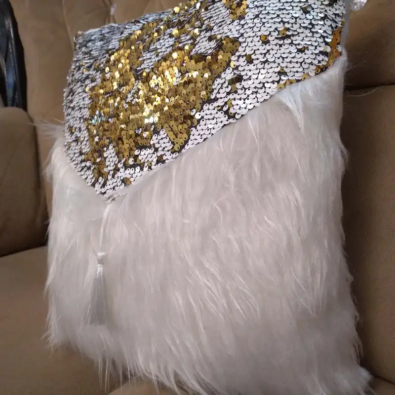 کوسن کالامیر مدل خز پولک به همراه شال مبل مجموعه 3 عددی