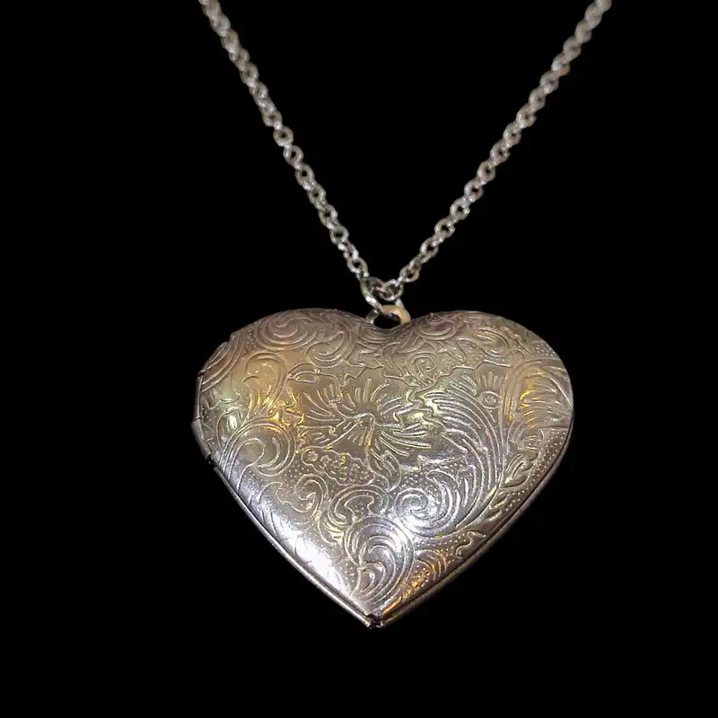 گردنبند زنانه مدل قاب عکسی طرح قلب کد 02