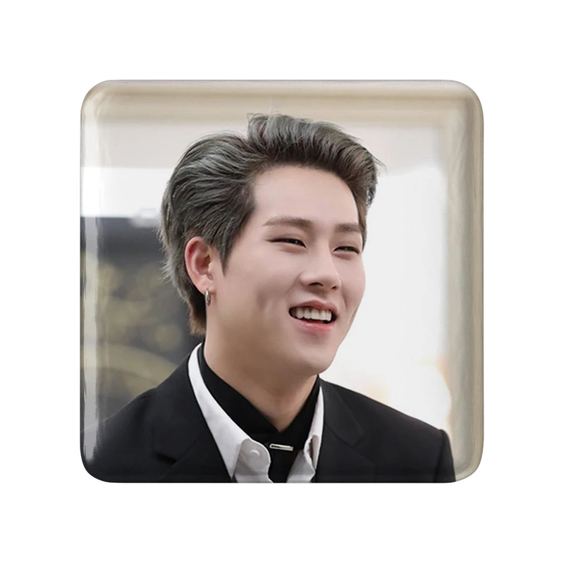 مگنت خندالو طرح جوهان گروه مانستا اکس MONSTA X  مدل مربعی کد 21125