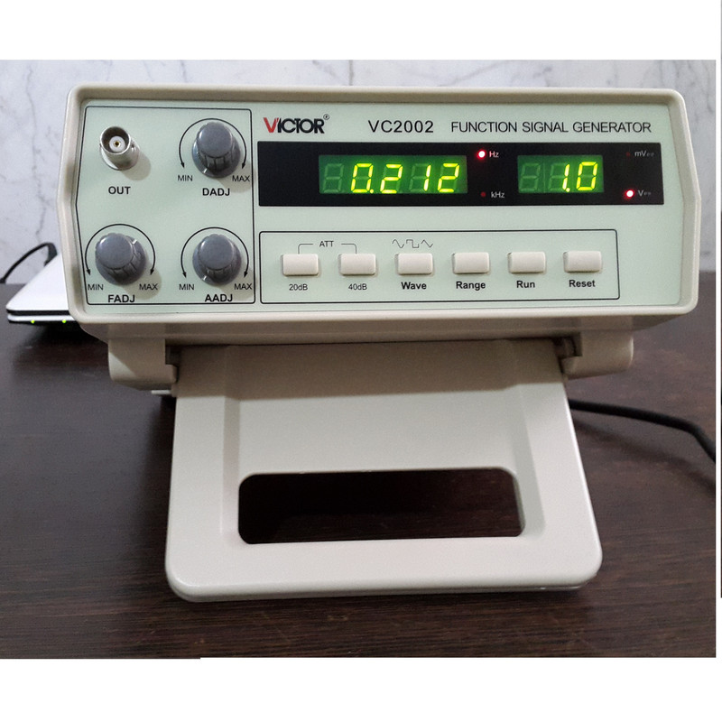 فانکشن ژنراتور ویکتور مدل VC2002