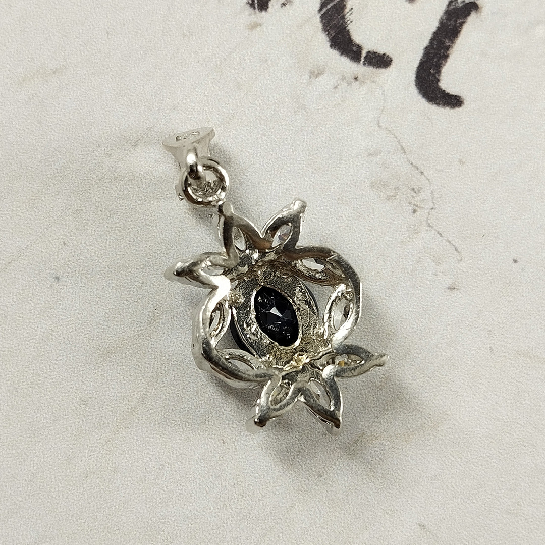 آویز گردنبند نقره زنانه سلین کالا مدل یاقوت کبود کد 60 آویز گردنبند نقره زنانه سلین کالا مدل یاقوت کبود کد 60