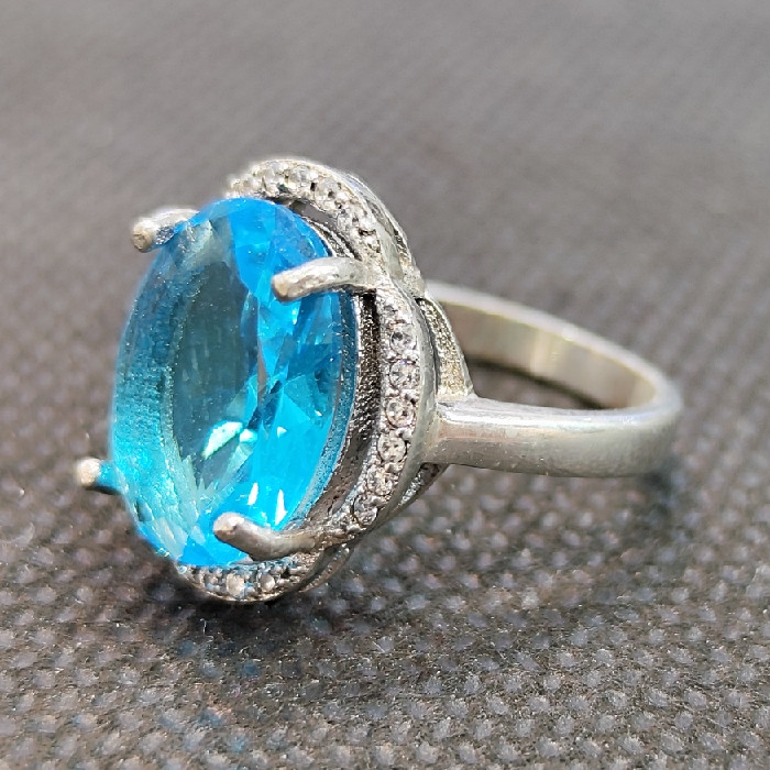 انگشتر نقره زنانه مدل سنگ توپاز کد 425 انگشتر نقره زنانه مدل سنگ توپاز کد 425