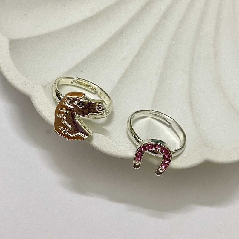 انگشتر دخترانه مدل اسب مجموعه دو عددی