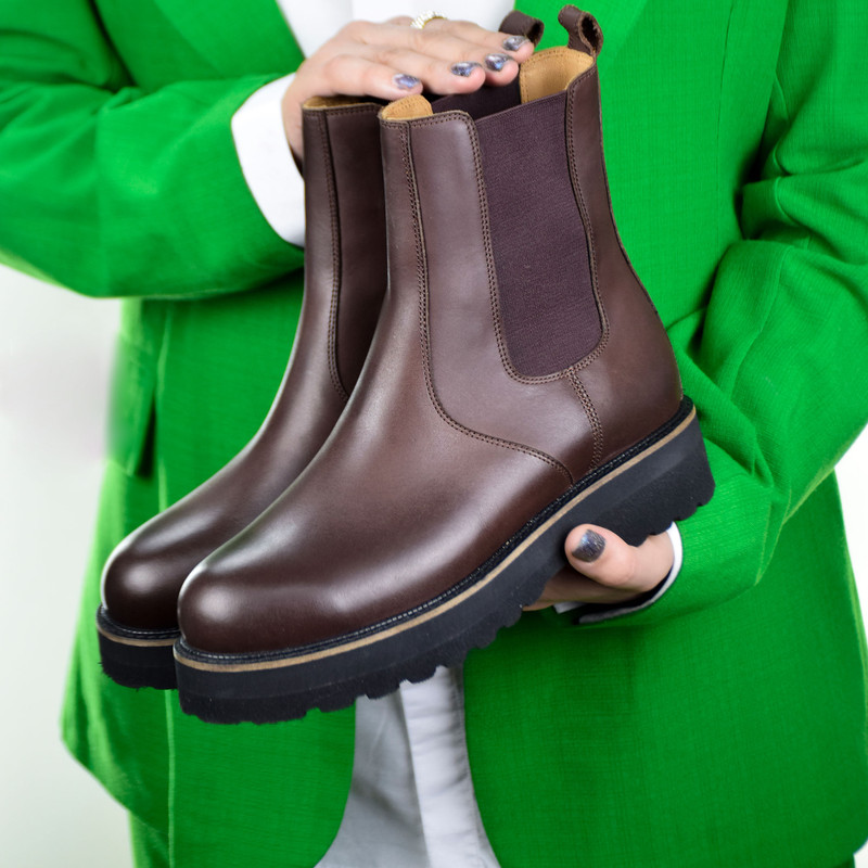 نیم بوت زنانه کرمانی مدل چرم طبیعی دستدوز کد 664 رنگ قهوه ای